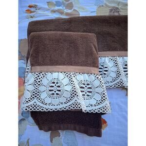Lace Edges Brown: St Mary’s Bath Towels 44”